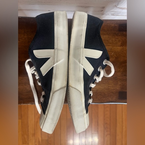 Veja Wata II Low Top Sneaker Size 9 - Picture 5 of 11